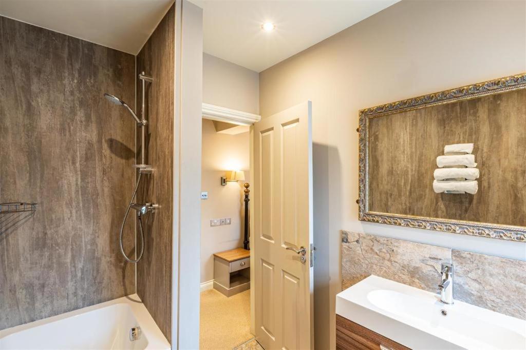 The Brantwood Hotel Penrith Buitenkant foto